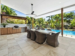 2 Ribbon Close, Clifton Beach
