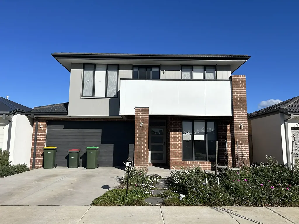 Spacious Family Living with Three Living Zones in Armstrong Creek