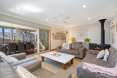 4 Northview Drive, Bateau Bay, NSW 2261, 4房, 3浴, House