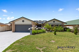 81 Somerset Drive, Thornton
