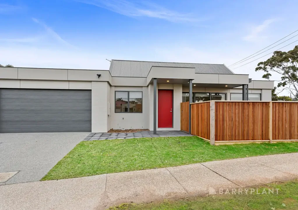 Home with Vaulted Ceilings & Great Outdoor Space.
