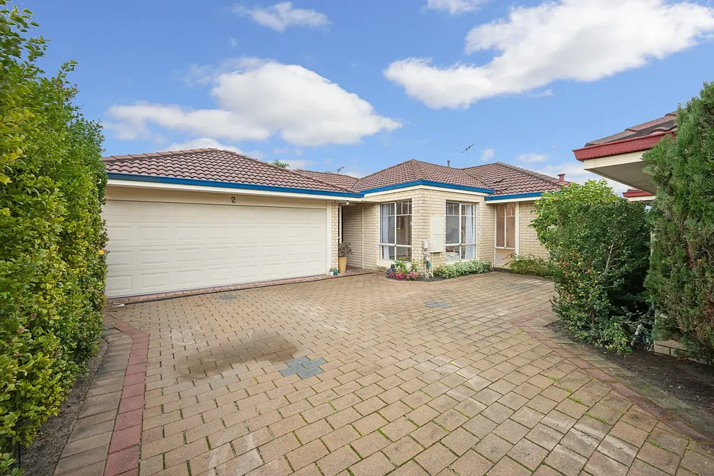 East Victoria Park 3房  Charming, Considered & Contemporary