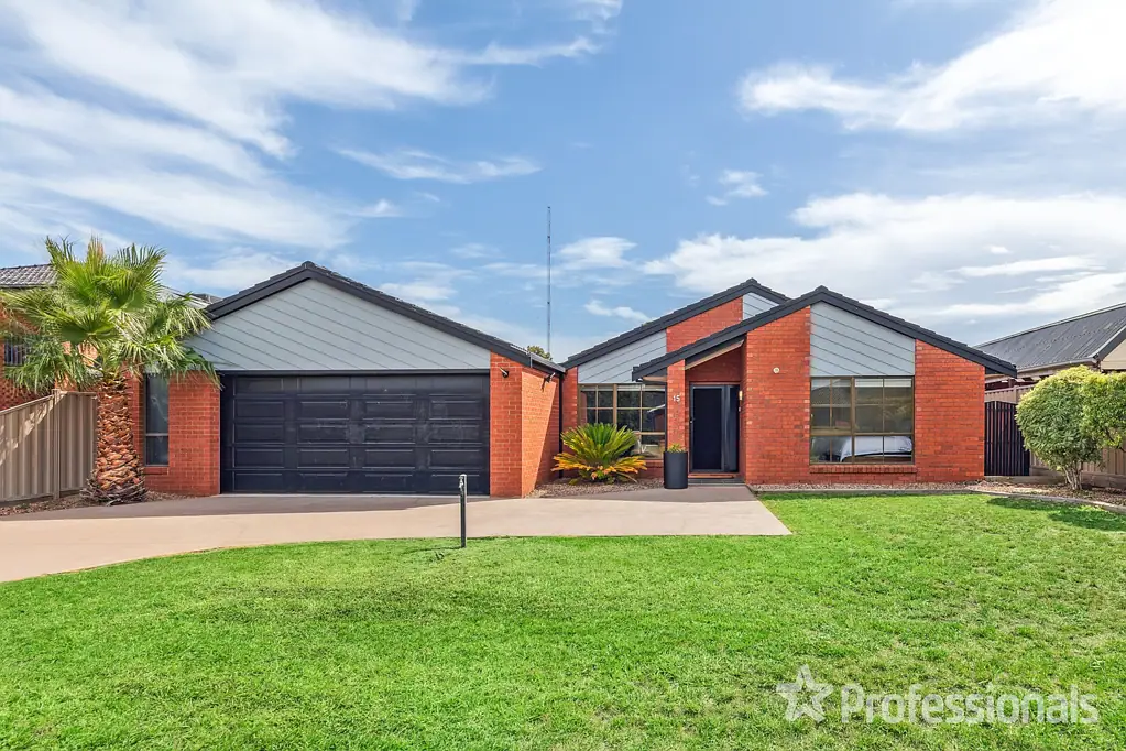 15 Saratoga Crescent, Keilor Downs, VIC 3038