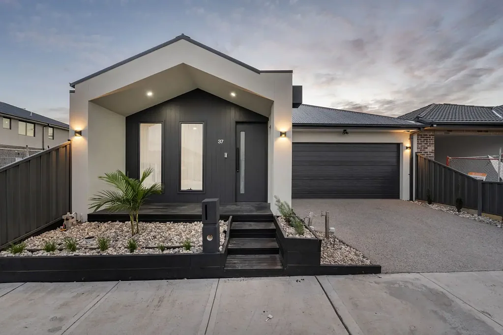 Craigieburn 4Kwarto Brand New - Walking distance to Senol