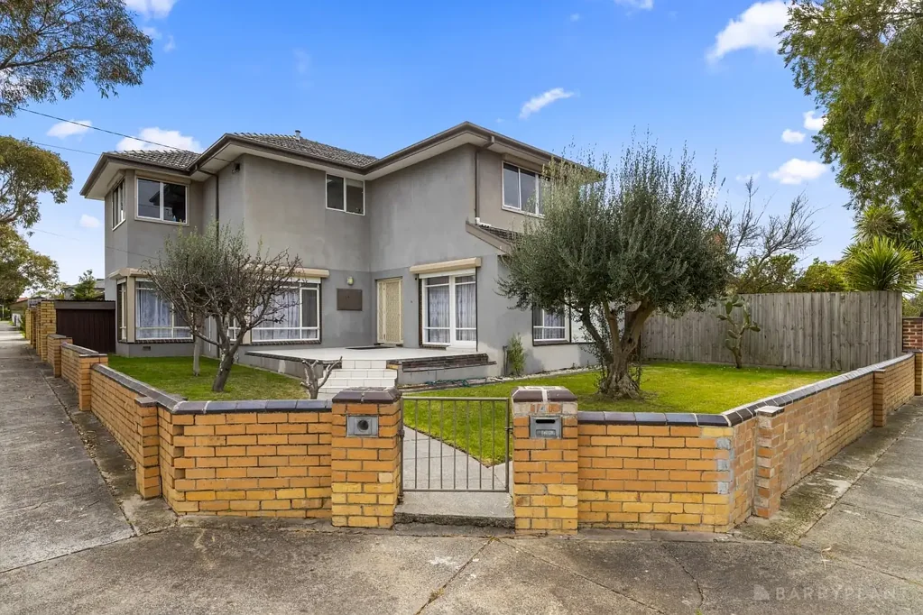 Dandenong 4ਬੈੱਡਰੂਮ MULTIGENERATIONAL HOME IN PRIME CENTRAL LOCATION