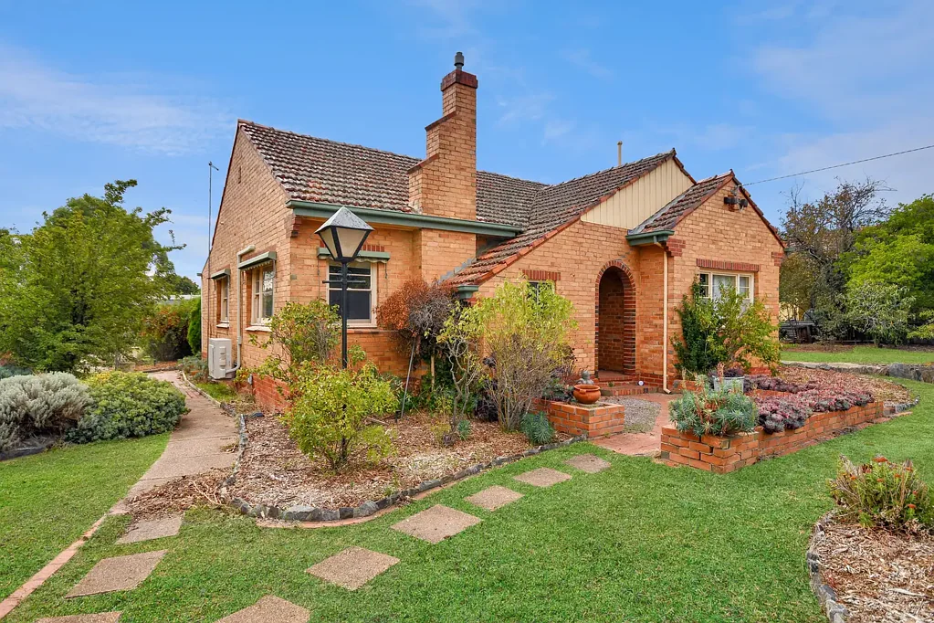 Stawell 3Moenga Spacious Home on 2,000m² with Development Potential