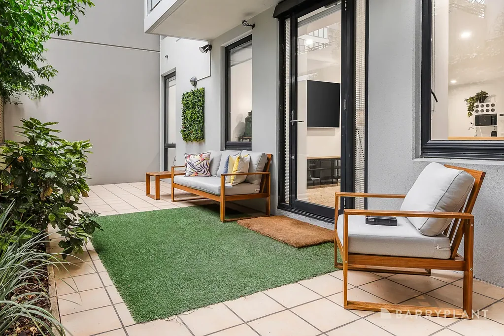South Melbourne 2Moenga RARE INNER-CITY SANCTUARY. OVERSIZED GROUND FLOOR RESIDENCE,  PRIVATE ENTRY, SPACIOUS SUN-LIT COURTYARD & NO SHARED WALLS.