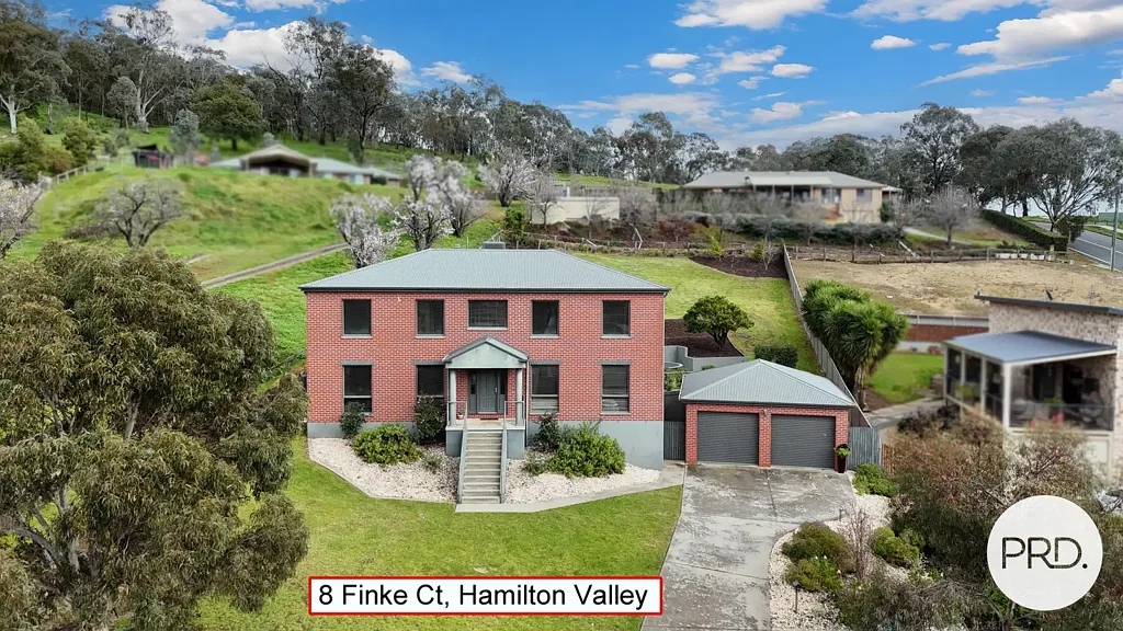 Hamilton Valley 4房  BEAUTIFULL VIEWS, EXPANSIVE HOME, GENEROUS LOT
