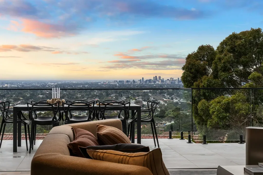 Panorama 5Habitaciones Aim high - architectural scale with Adelaide at your feet…