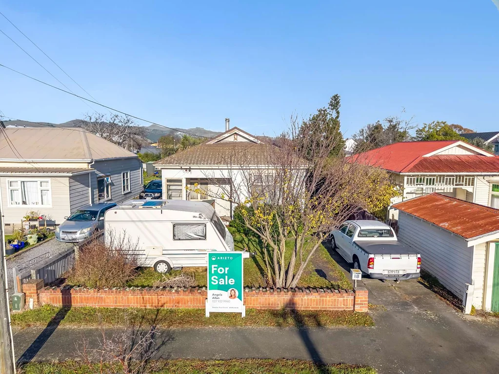 Phillipstown 2房  2 Neighbouring Homes – Huge Development Potential