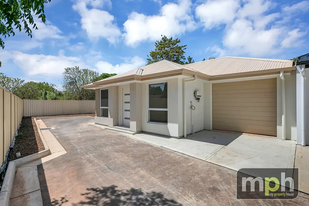 Modern Home In Elizabeth Grove!