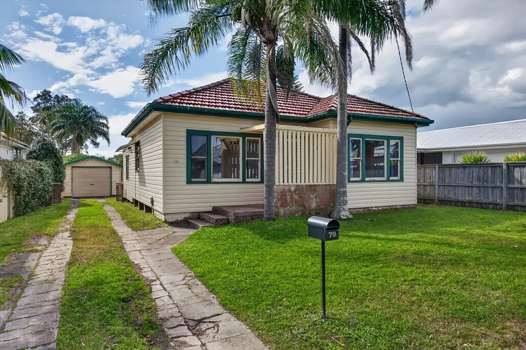 Long Jetty 3房  Massive 803m² of Beachside Potential – Renovate, Rebuild or Redevelop (STCA)