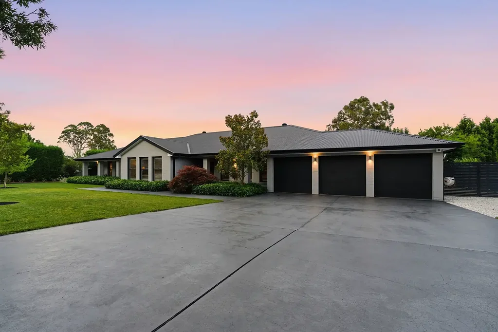 Bowral 5Kwarto Experience Luxury, Light and Lifestyle at 5 Kingsbury Circuit, Bowral