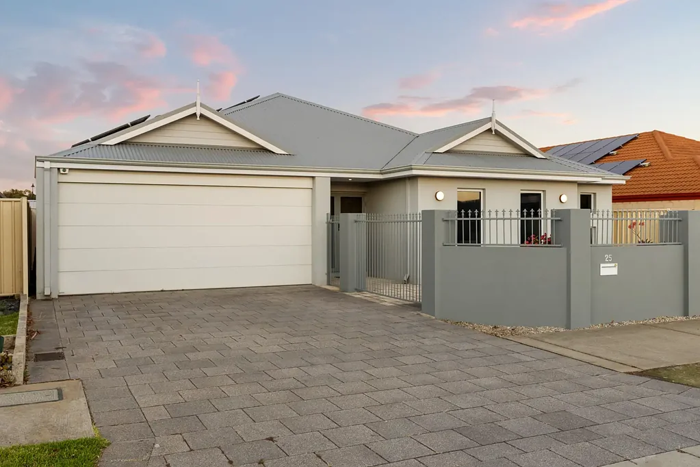 25 Marseille Gardens, Piara Waters, WA 6112