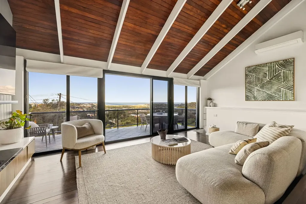 Beacon Hill 4 Slaapkamer Panoramic Ocean Views from an Exclusive Cul-de-Sac