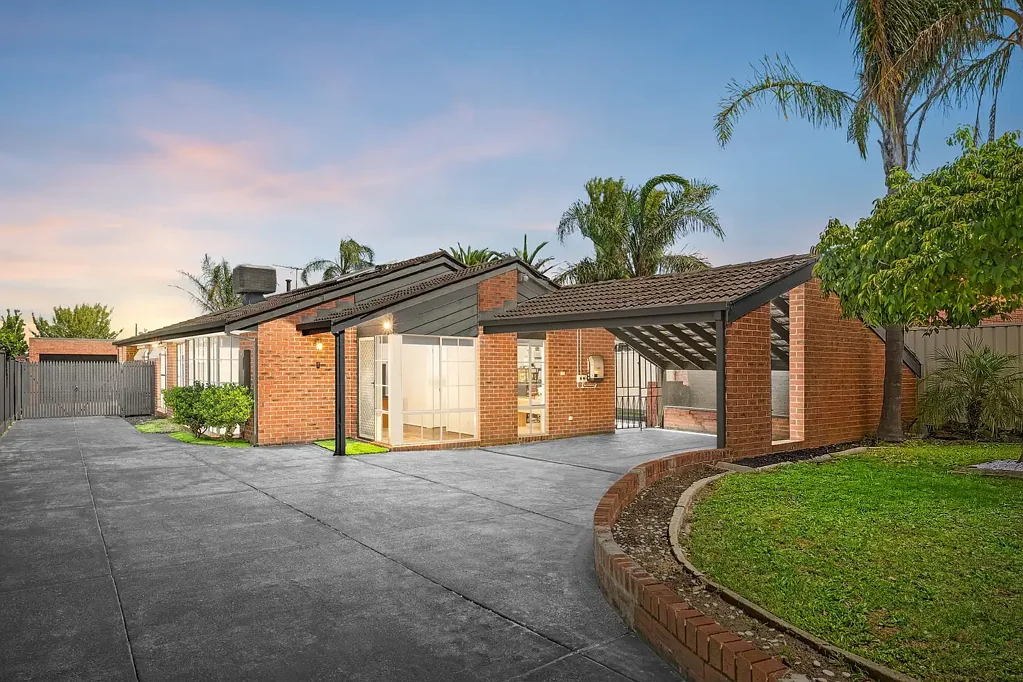 11 Grenda Drive, Mill Park, VIC 3082