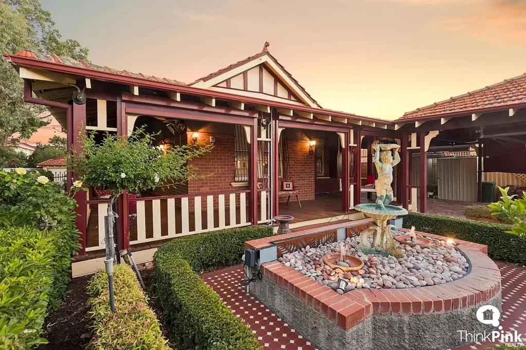 Victoria Park 3房  Under Offer - Inner-City Lifestyle Meets Timeless Character