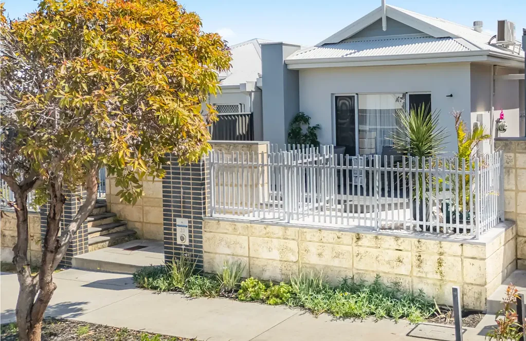 Jindalee 3chambre Turnkey Eden Beach Stunner: Fully Upgraded 3×2 With Alfresco Living, Ocean-Glimpse Frontage and Premium Coastal Finishes Throughout