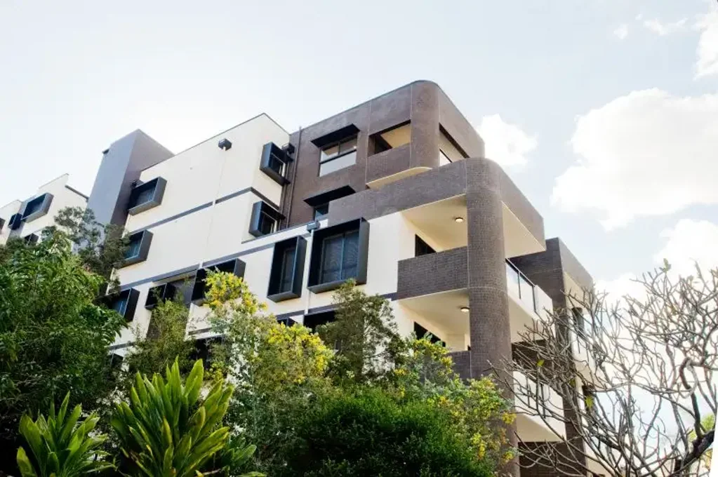 Stylish & Sophisticated Apartment in the Most Convenient of Locations!