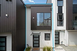 2/105 Hobsonville Road, West Harbour