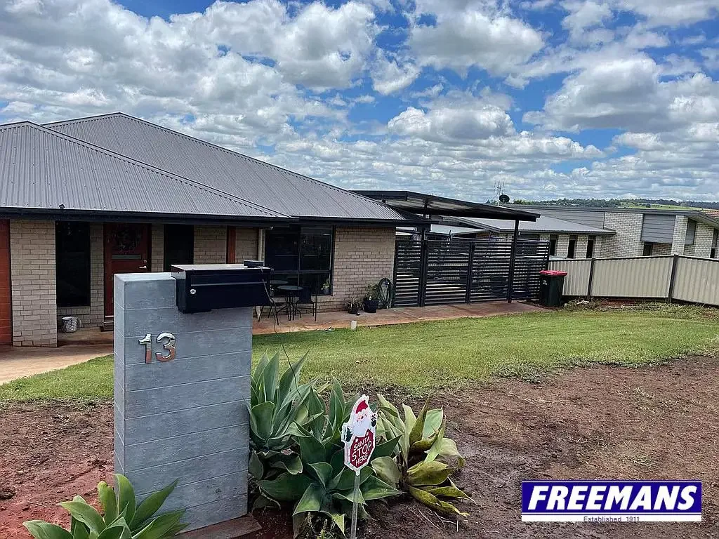 Executive Living & Rural Views on the Edge of Town