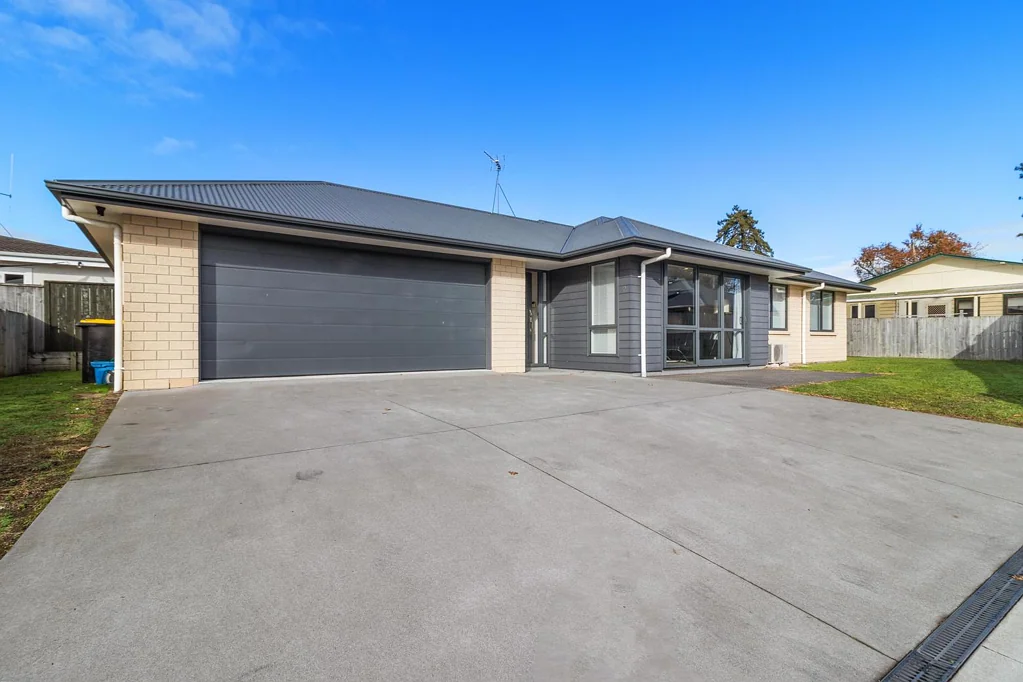 Cambridge 4બેડરૂમ Easy Care - Close to Town