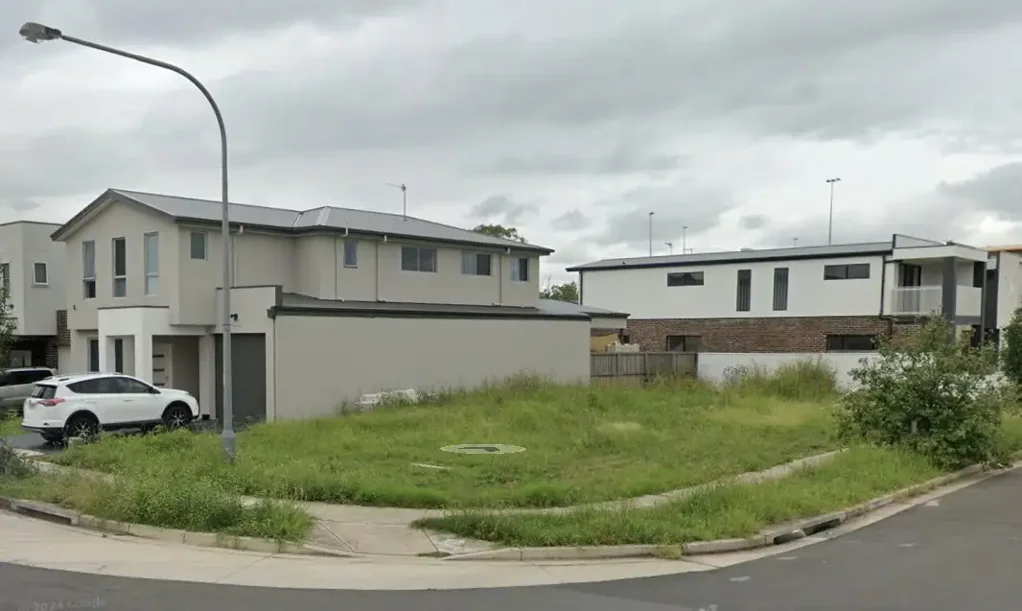 Glenmore Park 绝佳角地块 350平方米 黄金房地产
已获批4卧室住宅计划 NDIS潜力
便利位置 商店学校交通便利
投资建造理想家园 机会难得 Prime Corner Block of Land – Perfect for Your Dream Home!