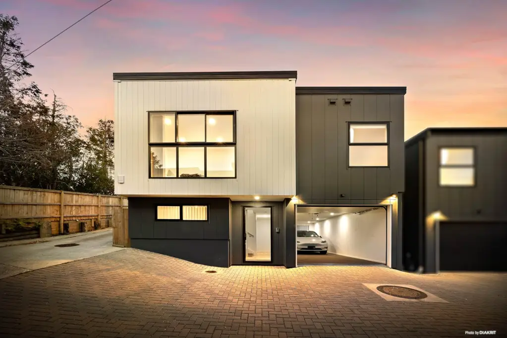 Forrest Hill 3 Bedroom Modern Home in Triple School Zone
