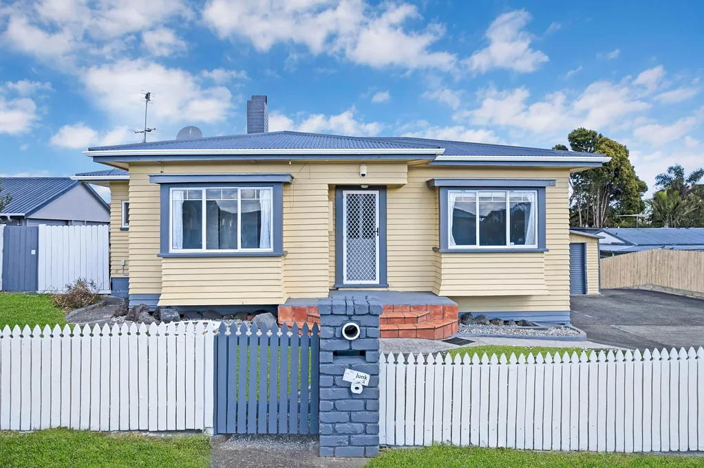 Manurewa 2 Bedroom Classic Character, Generous Space — Auction Ready