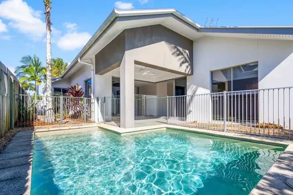 Light-Filled Family Living with Pool in the Heart of Peregian Springs