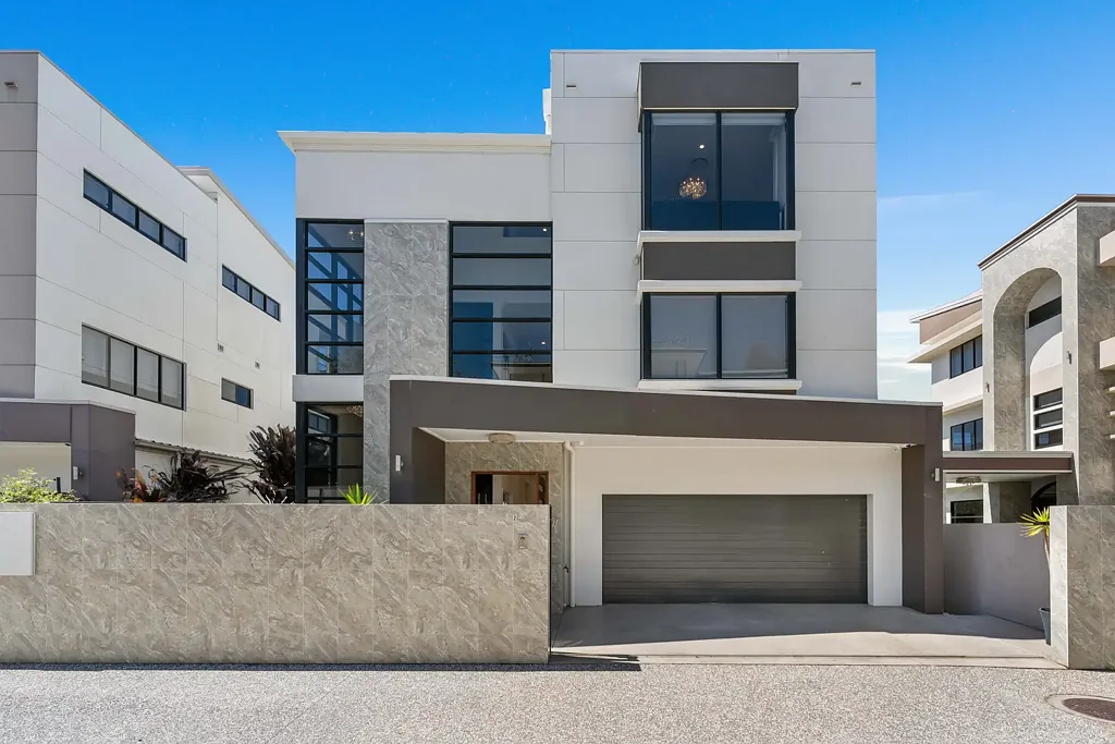 Luxurious Living on the Bayside