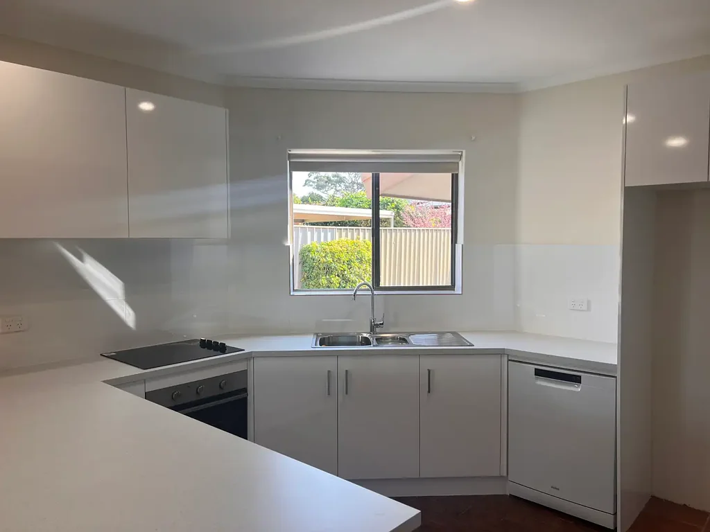 LEAFY  SUNNY SPACIOUS HOMETTE, NEWLY RENOVATED THROUGHOUT