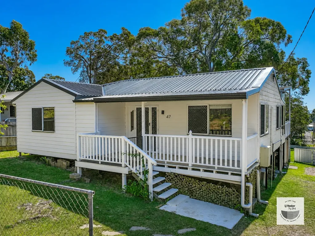 Russell Island 3房 迷人的北端小屋，带有一个令人印象深刻的娱乐露台 Charming Northern-End Cottage with an Impressive Entertaining Deck
