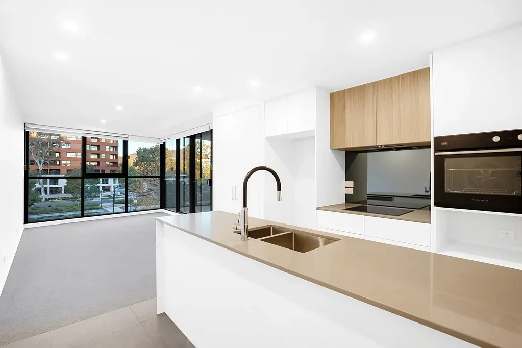 Modern Two-Bedroom, Two-Bathroom Apartment with Stunning Views in Lyneham