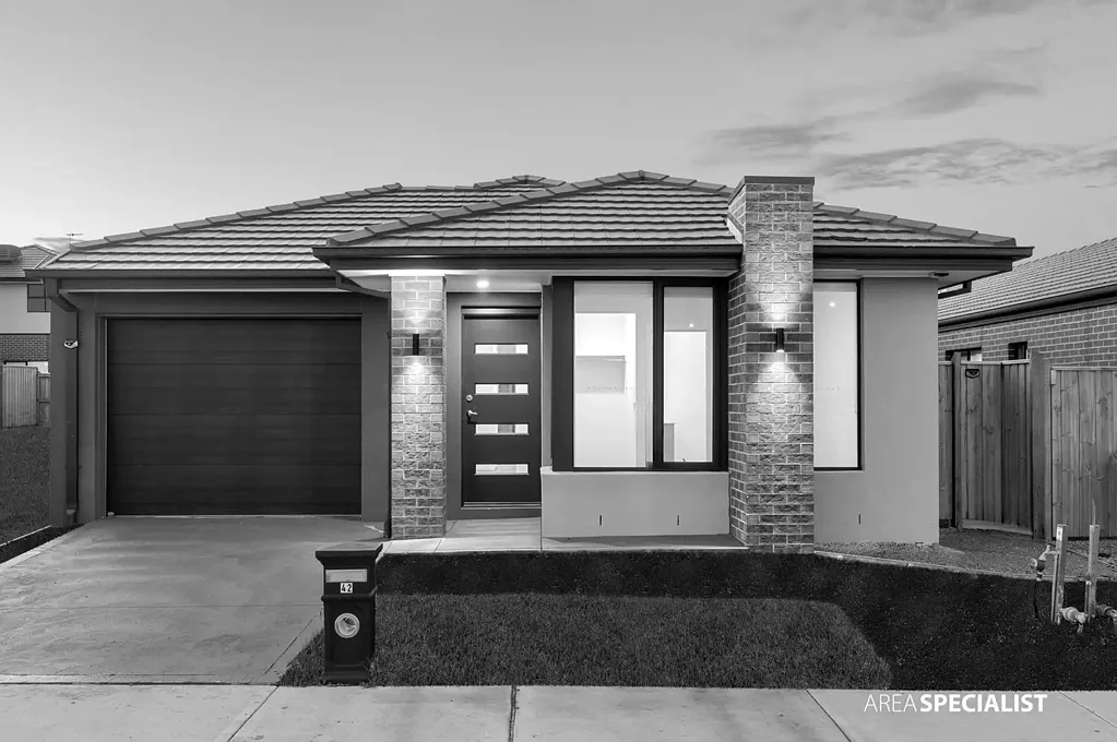 42 Maggie Crescent, Mambourin, VIC 3024