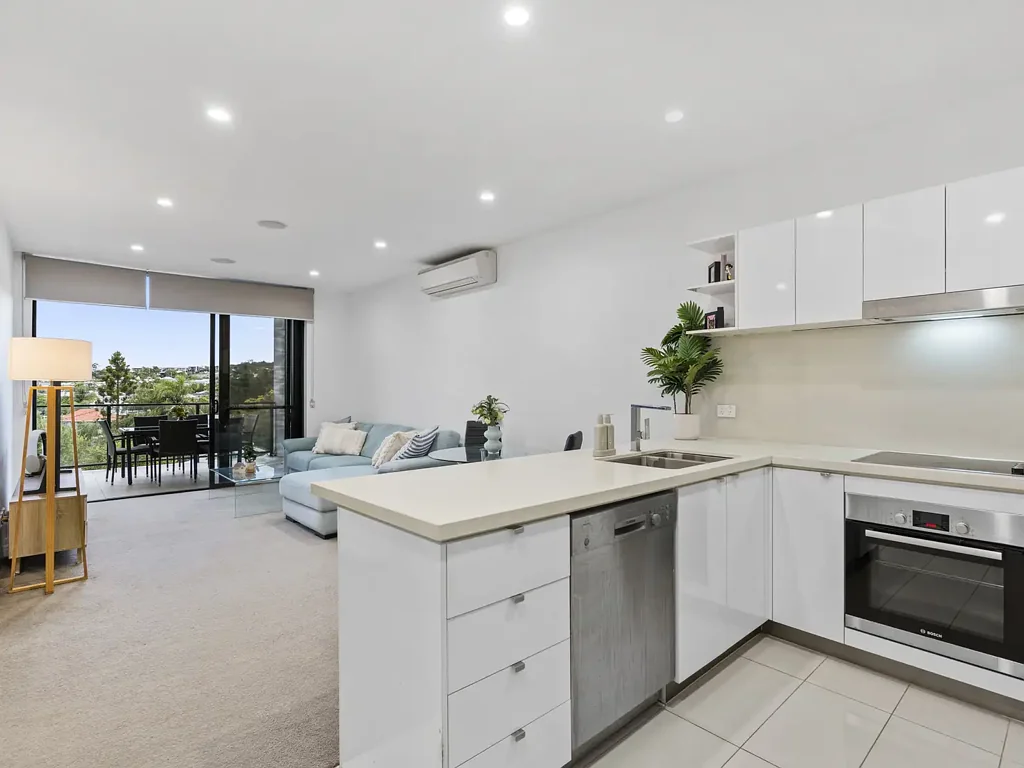 Top Floor Apartment with Park Views - Cannon Hill