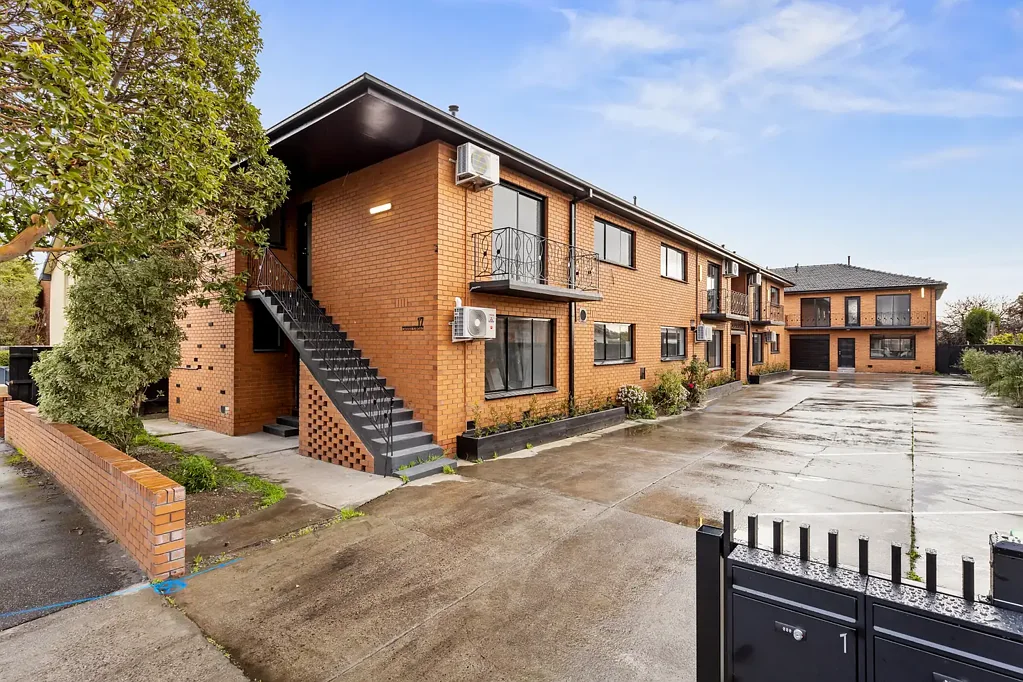 Modern, Bright & Spacious!