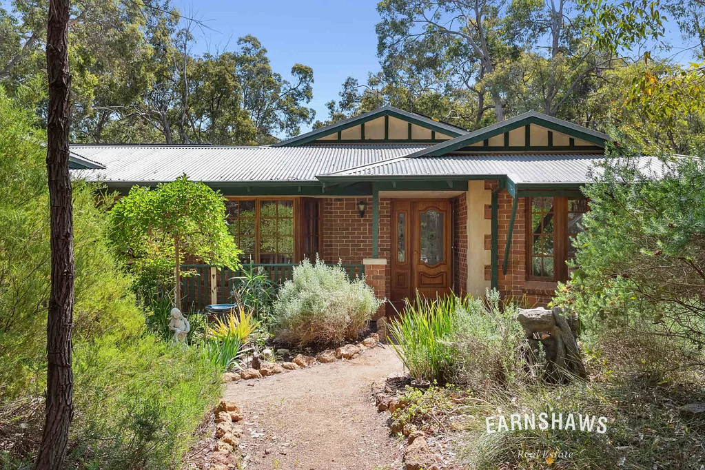 225 Sexton Street, Sawyers Valley, WA 6074