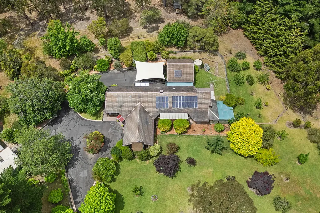Hazelwood North 4ห้องนอน Architectural Elegance on 5 Private Acres - A Lifestyle Like No Other!