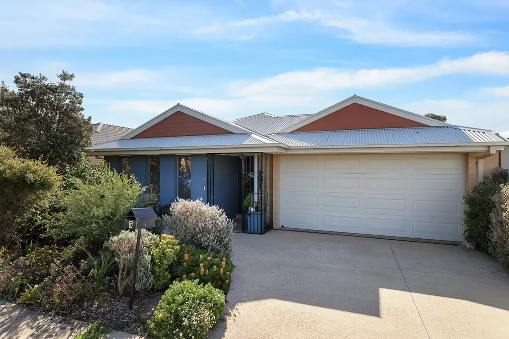 5 Dunes Road, Cowes, VIC 3922
