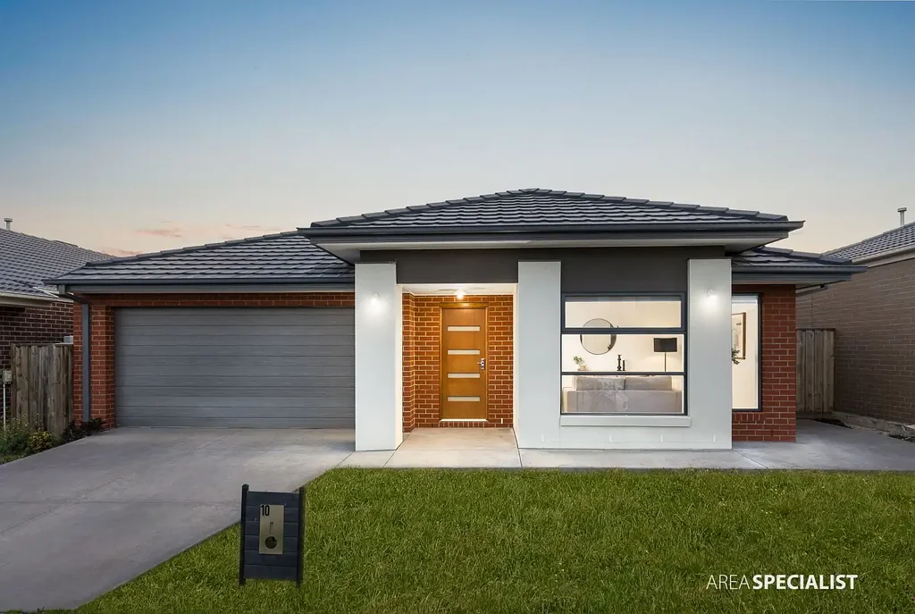 Werribee 4침실 LISTED AS: North-Facing Luxury Family Home in Harpley Estate! Walking Distance to Schools and Shopping Centres!