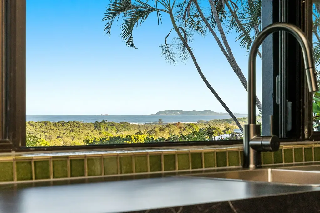 4 Yackatoon Court, Ocean Shores, NSW 2483