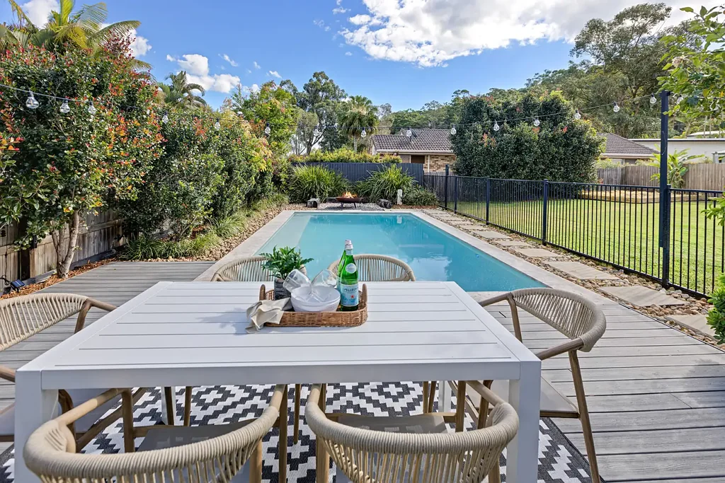 Kuluin 3房  Perfectly Renovated 3 Bedder On 705m2 With A Pool & Plenty Of Secure Parking!