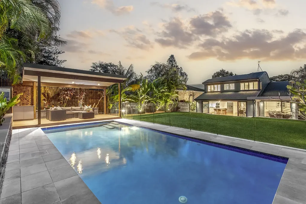 Mona Vale 4ਬੈੱਡਰੂਮ North Facing Coastal Entertainer With Exceptional Outdoor Living
