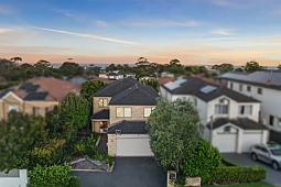 13 Waratah Parade, Narraweena