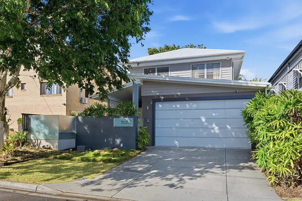 STYLISH FAMILY HOME IN A PRIME WOOLOOWIN LOCATION