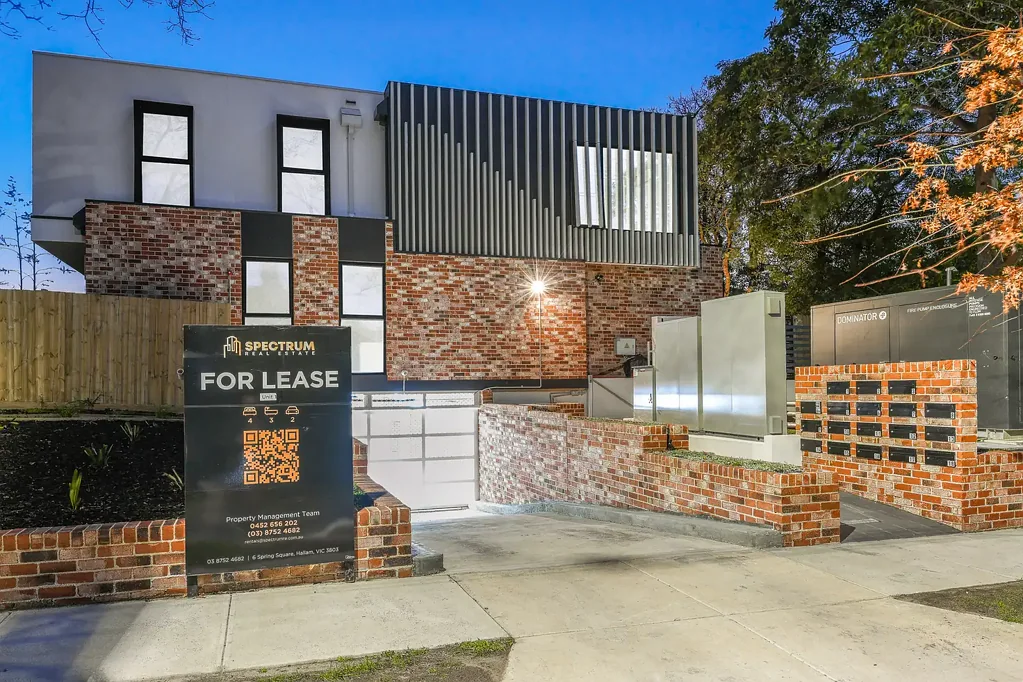 Boutique Townhouse Located in the Heart of Mitcham