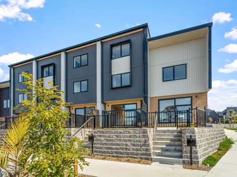 Glen Eden - 3 Bedrooms, 2 Bathrooms, 2 Carparks