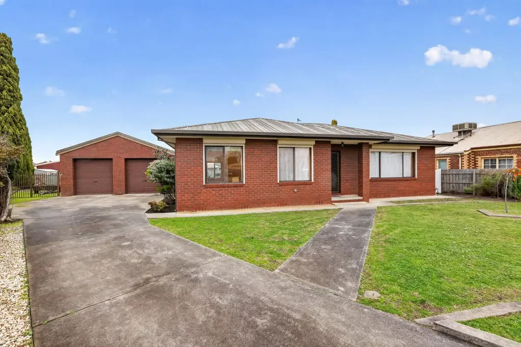 Maffra 2房  Brick Veneer Home in Quiet Court Location