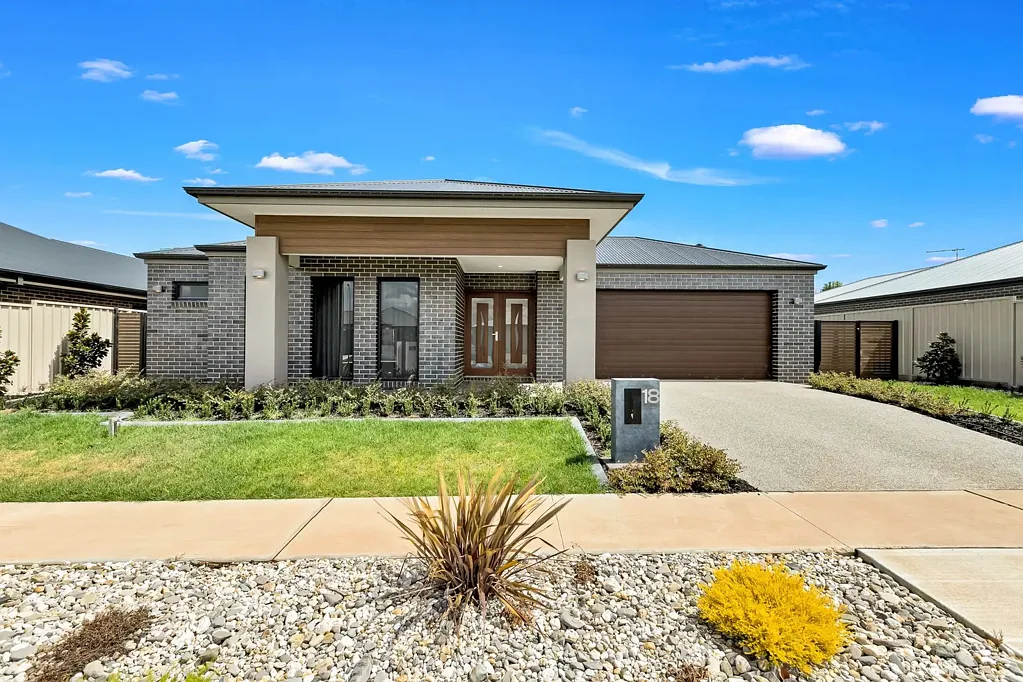 Mildura 4 Bedroom Elegant family living in a spacious home